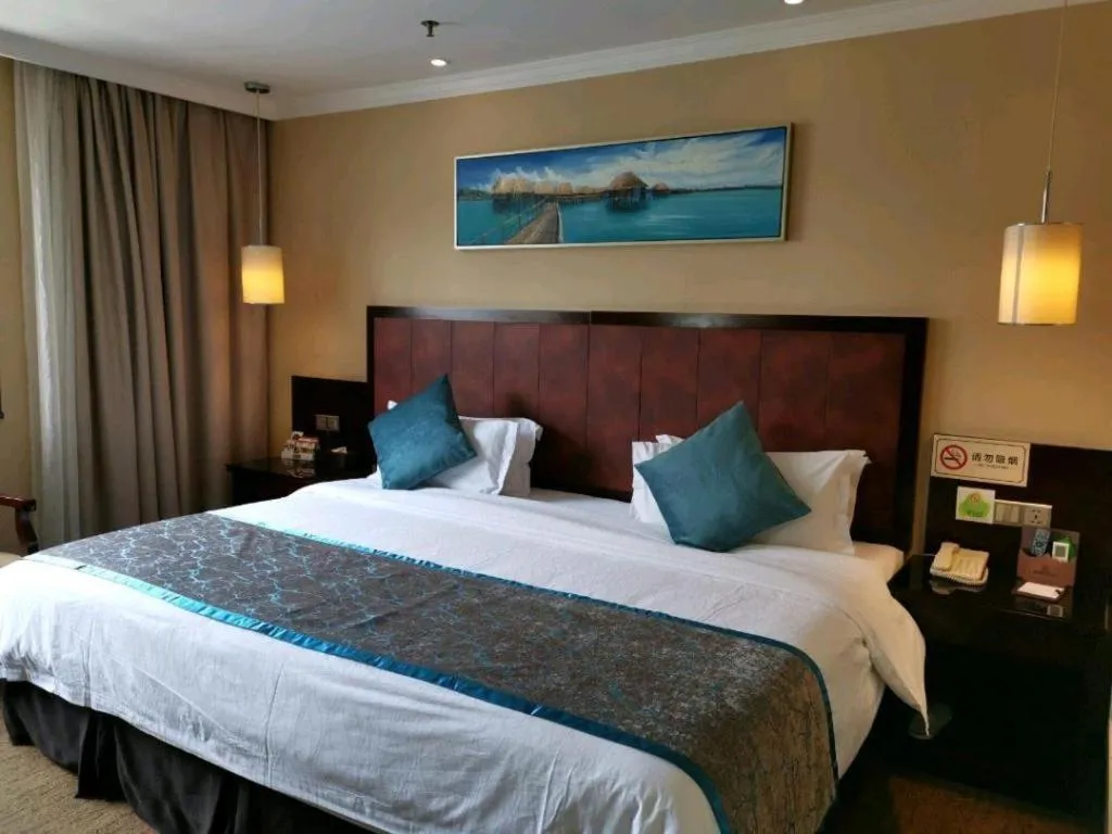 Bed in Sun Island Holiday Hotel