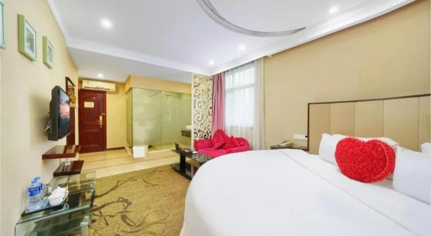 Bed in Sun Island Holiday Hotel