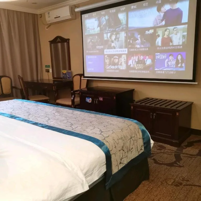 Bed in Sun Island Holiday Hotel