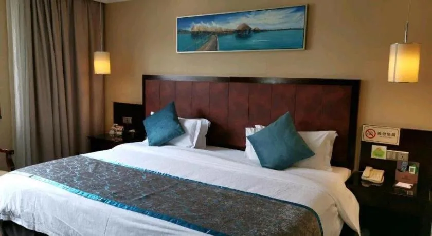 Bed in Sun Island Holiday Hotel