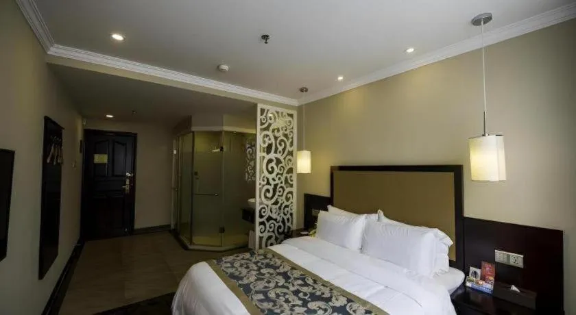 Bed in Sun Island Holiday Hotel