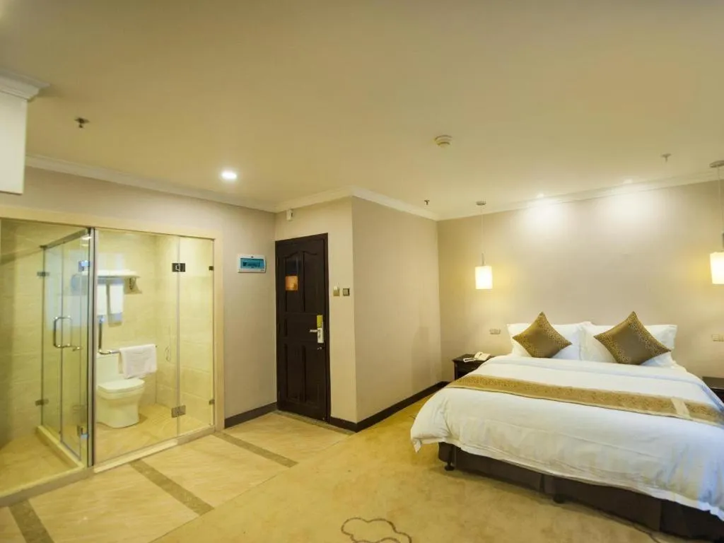 Bed in Sun Island Holiday Hotel