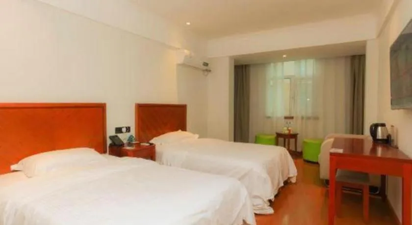 Bed in GreenTree Inn Suzhou Wuzhong
