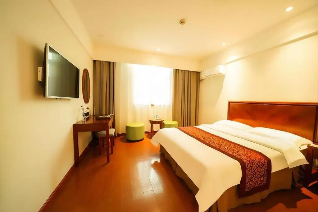 Bed in GreenTree Inn Suzhou Wuzhong
