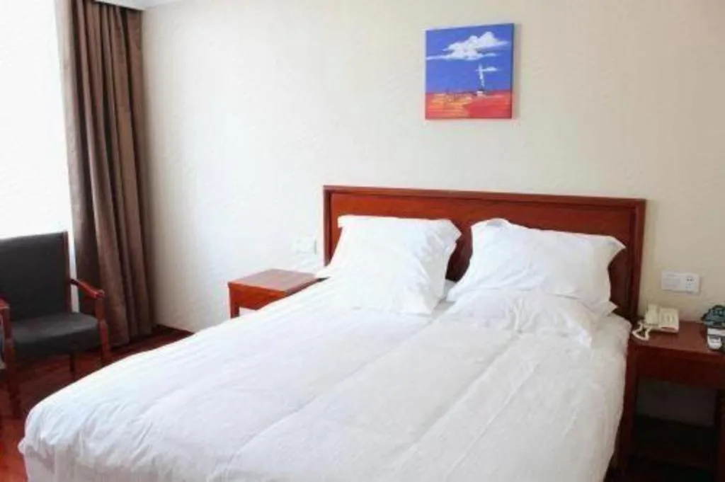 Bed in GreenTree Inn Suzhou Wuzhong
