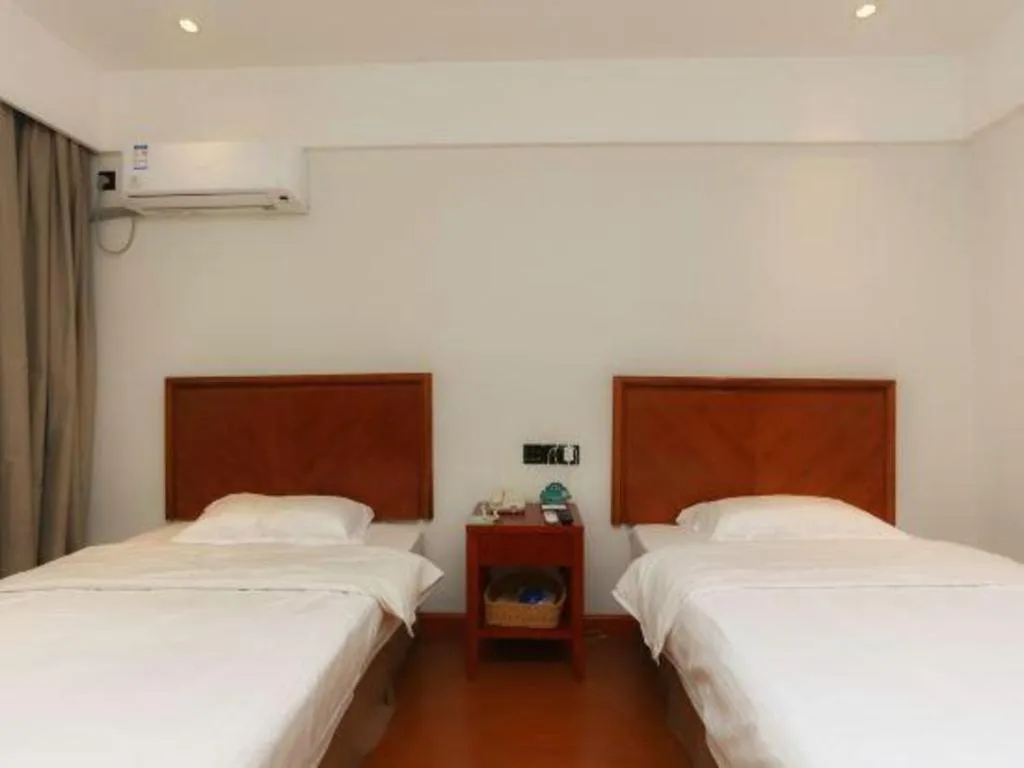 Bed in GreenTree Inn Suzhou Wuzhong