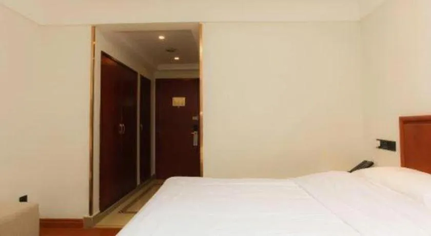 Bed in GreenTree Inn Suzhou Wuzhong