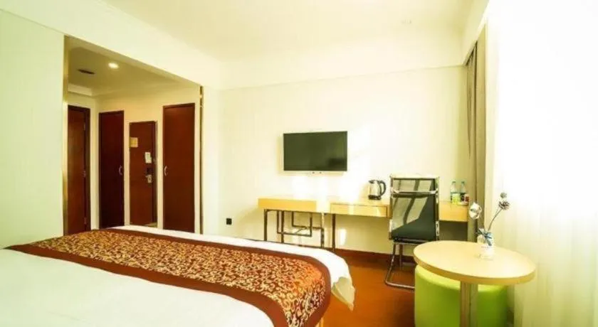 Bed in GreenTree Inn Suzhou Wuzhong