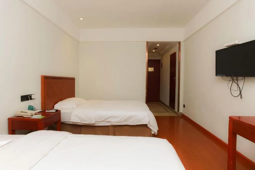 Bed in GreenTree Inn Suzhou Wuzhong