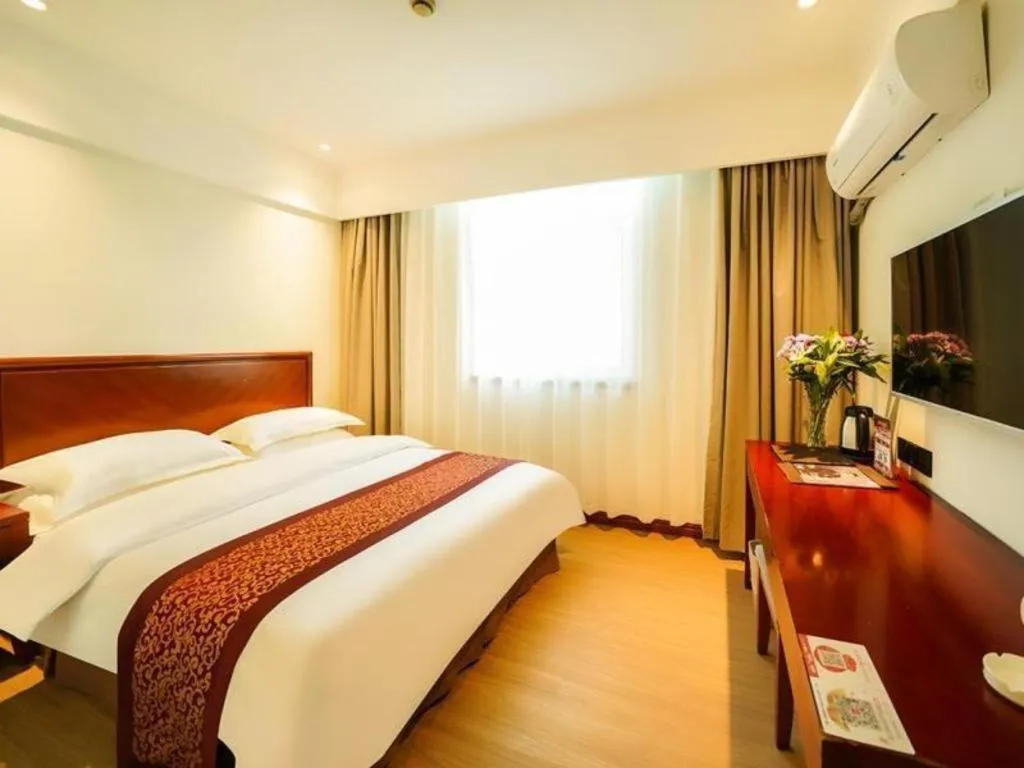 Bed in GreenTree Inn Suzhou Wuzhong