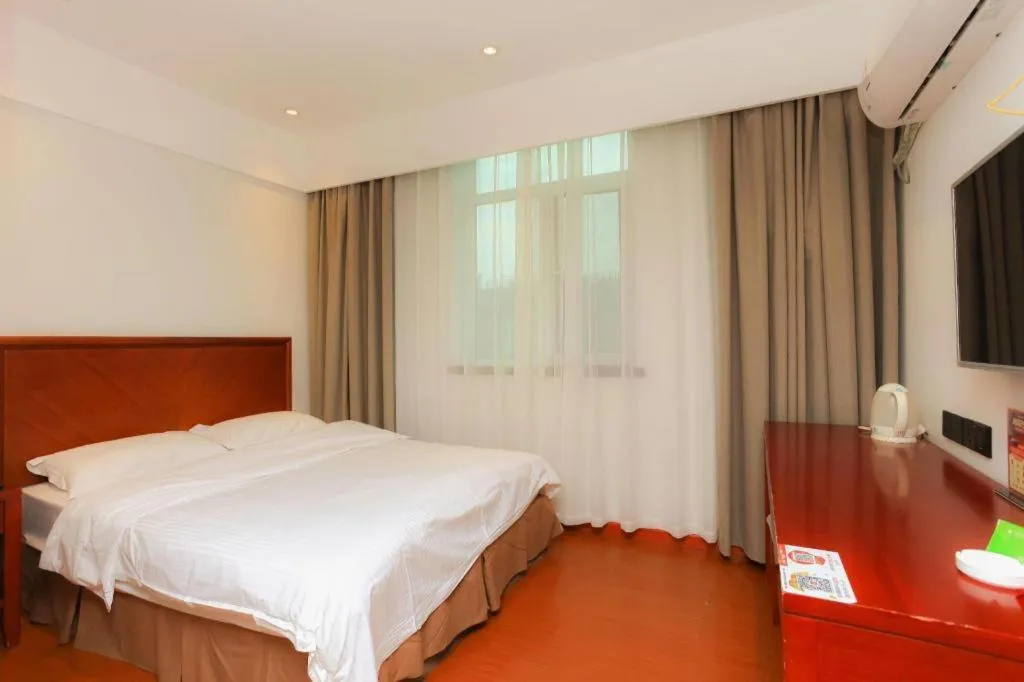 Bed in GreenTree Inn Suzhou Wuzhong