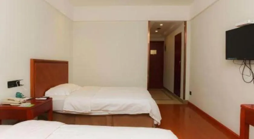 Bed in GreenTree Inn Suzhou Wuzhong