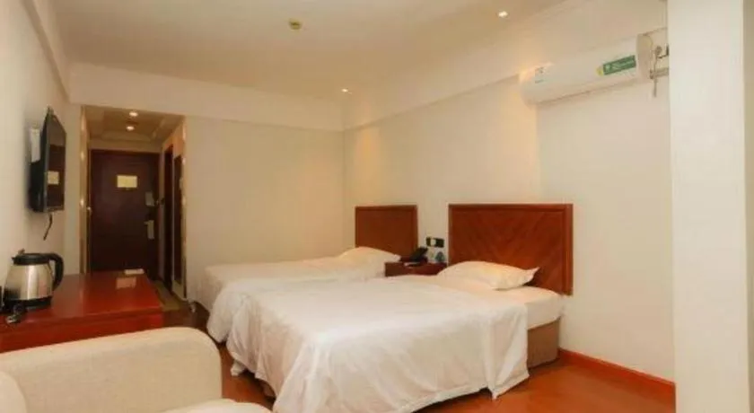 Bed in GreenTree Inn Suzhou Wuzhong