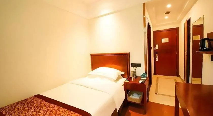 Bed in GreenTree Inn Suzhou Wuzhong