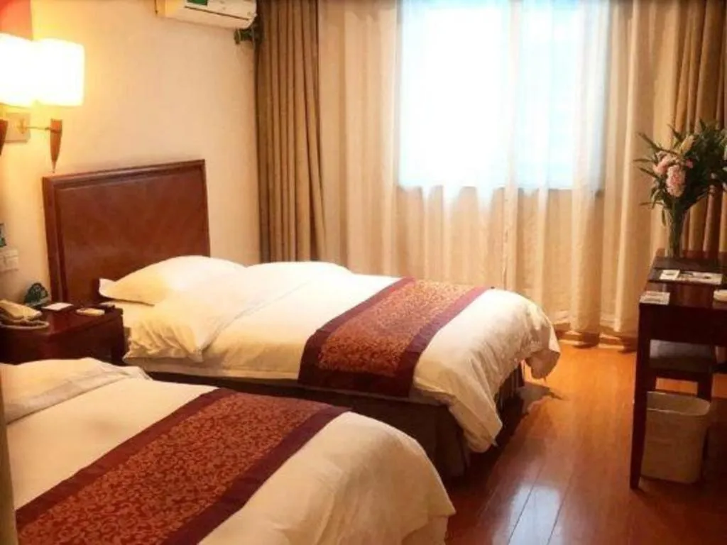 Bed in GreenTree Inn Suzhou Wuzhong