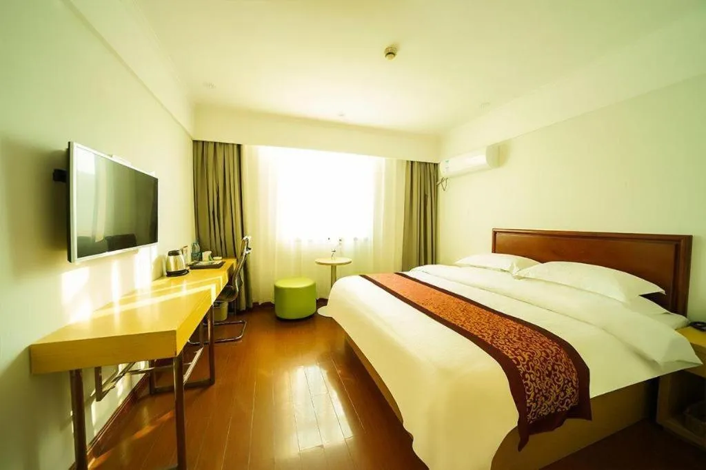 Bed in GreenTree Inn Suzhou Wuzhong
