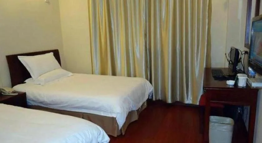 Bed in GreenTree Inn Suzhou Wuzhong