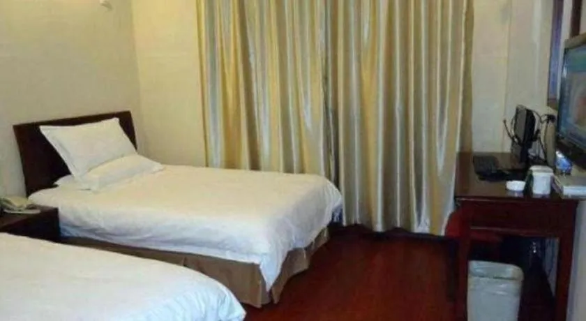 Bed in GreenTree Inn Suzhou Wuzhong