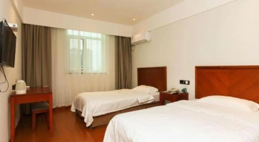 Bed in GreenTree Inn Suzhou Wuzhong