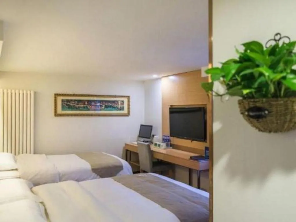 Bed in GreenTree Inn Beijing Dongcheng District Wangfujin South Luogu Lane Houhai Express Hotel