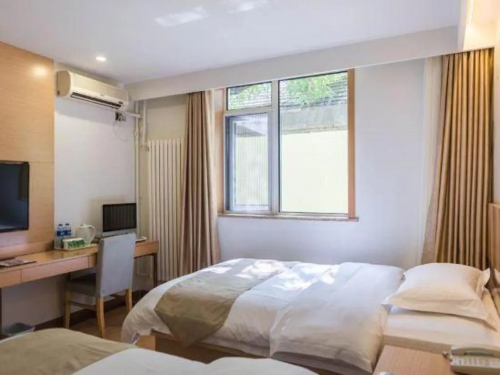 Bed in GreenTree Inn Beijing Dongcheng District Wangfujin South Luogu Lane Houhai Express Hotel