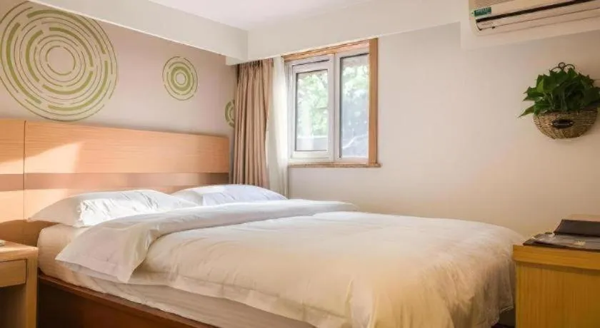 Bed in GreenTree Inn Beijing Dongcheng District Wangfujin South Luogu Lane Houhai Express Hotel
