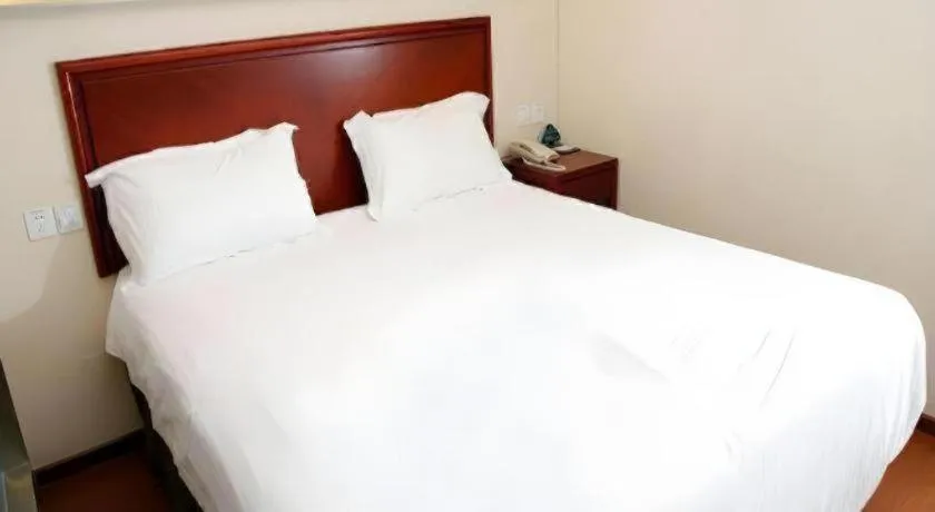 Bed in GreenTree Inn Beijing Dongcheng District Wangfujin South Luogu Lane Houhai Express Hotel