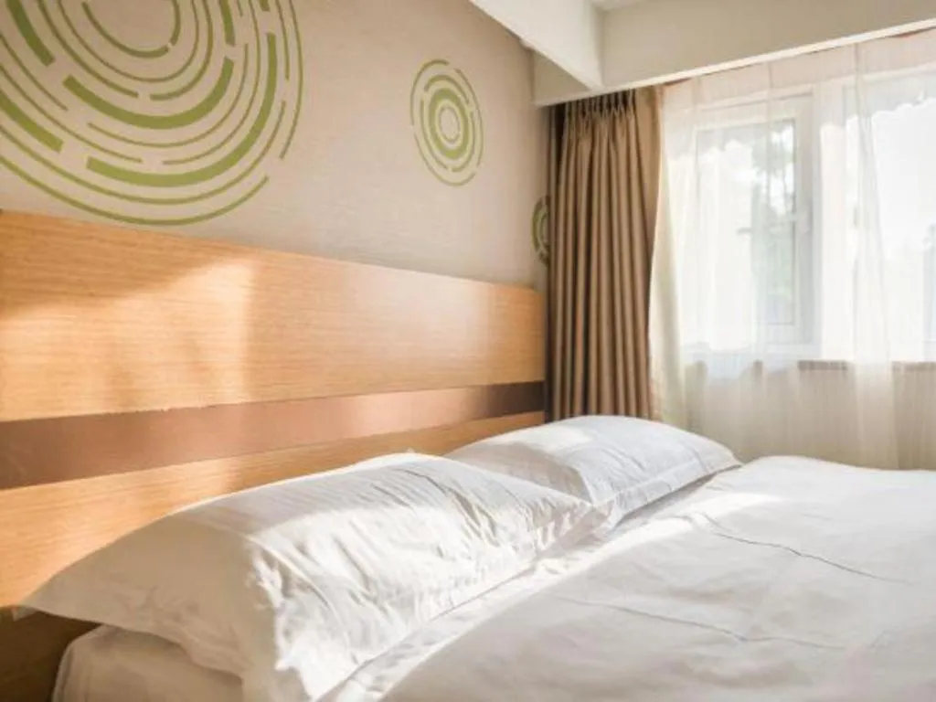 Bed in GreenTree Inn Beijing Dongcheng District Wangfujin South Luogu Lane Houhai Express Hotel