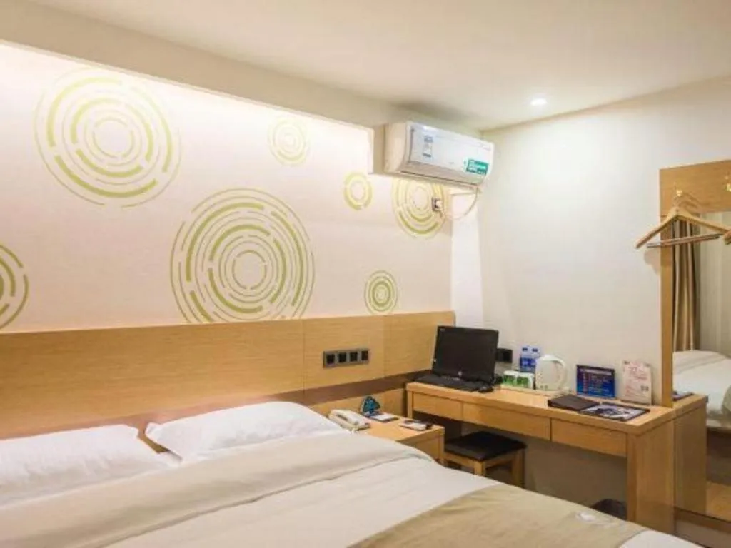 Bed in GreenTree Inn Beijing Dongcheng District Wangfujin South Luogu Lane Houhai Express Hotel