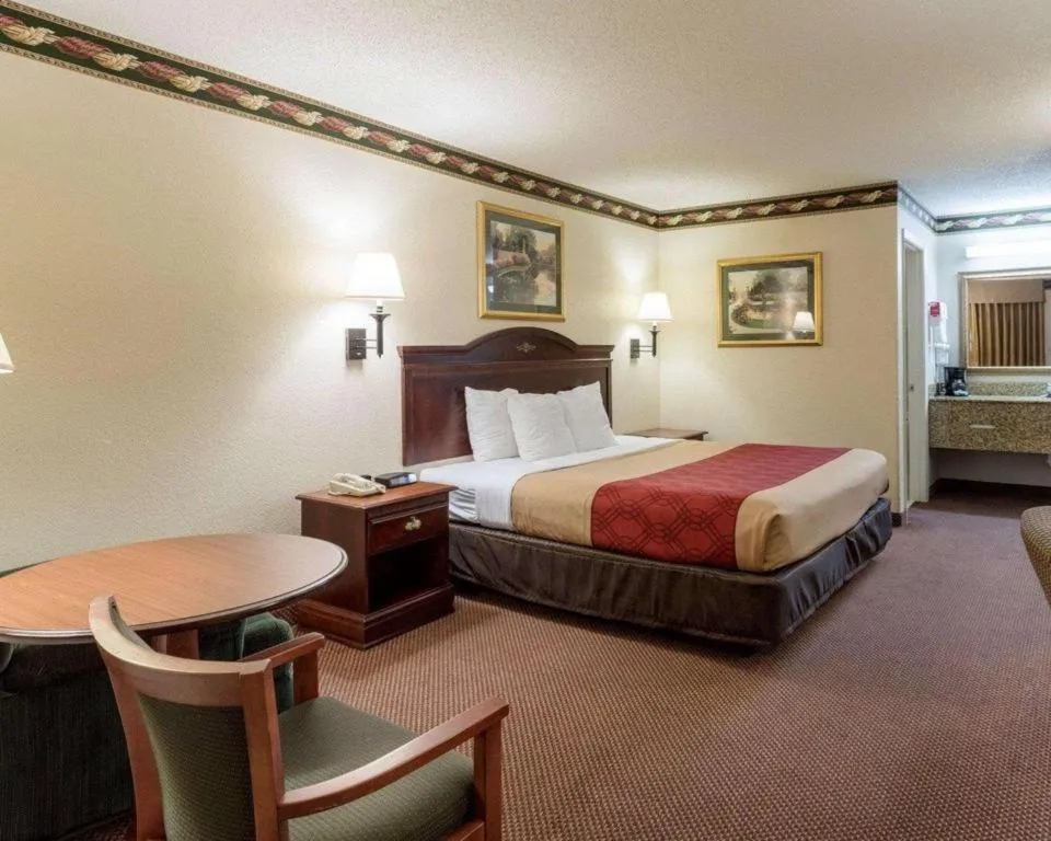 Bed in Econo Lodge Grenada