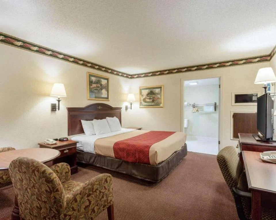 Bed in Econo Lodge Grenada