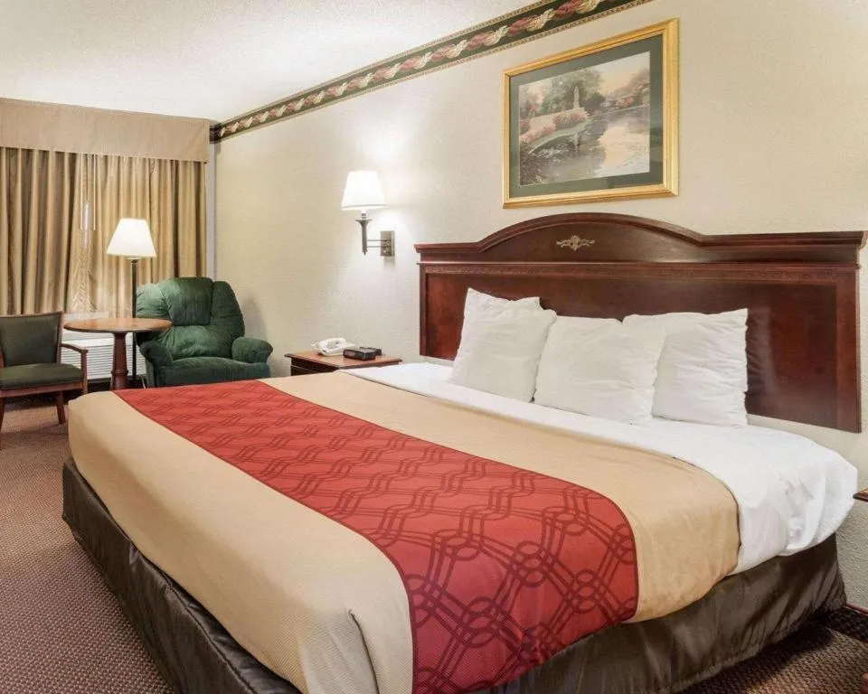 Bed in Econo Lodge Grenada