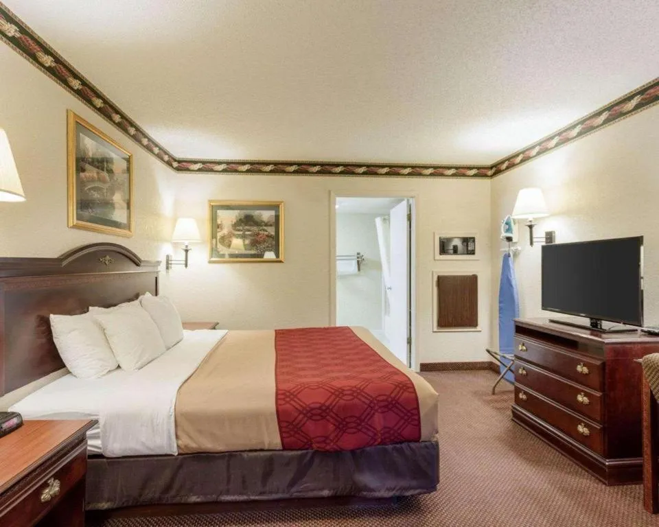 Bed in Econo Lodge Grenada