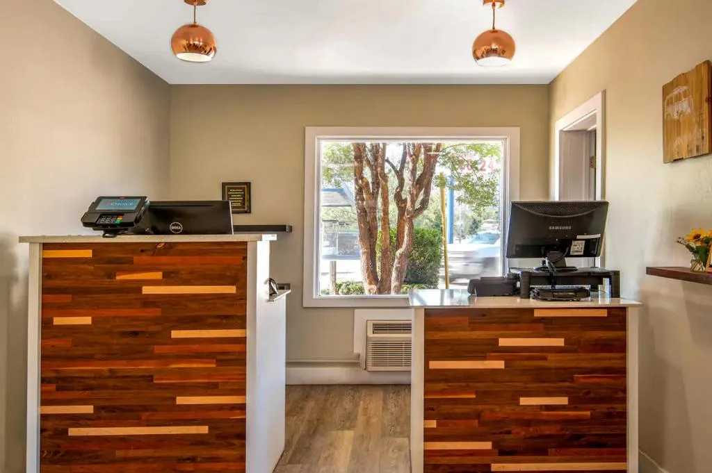 Econo Lodge Inn & Suites Durango