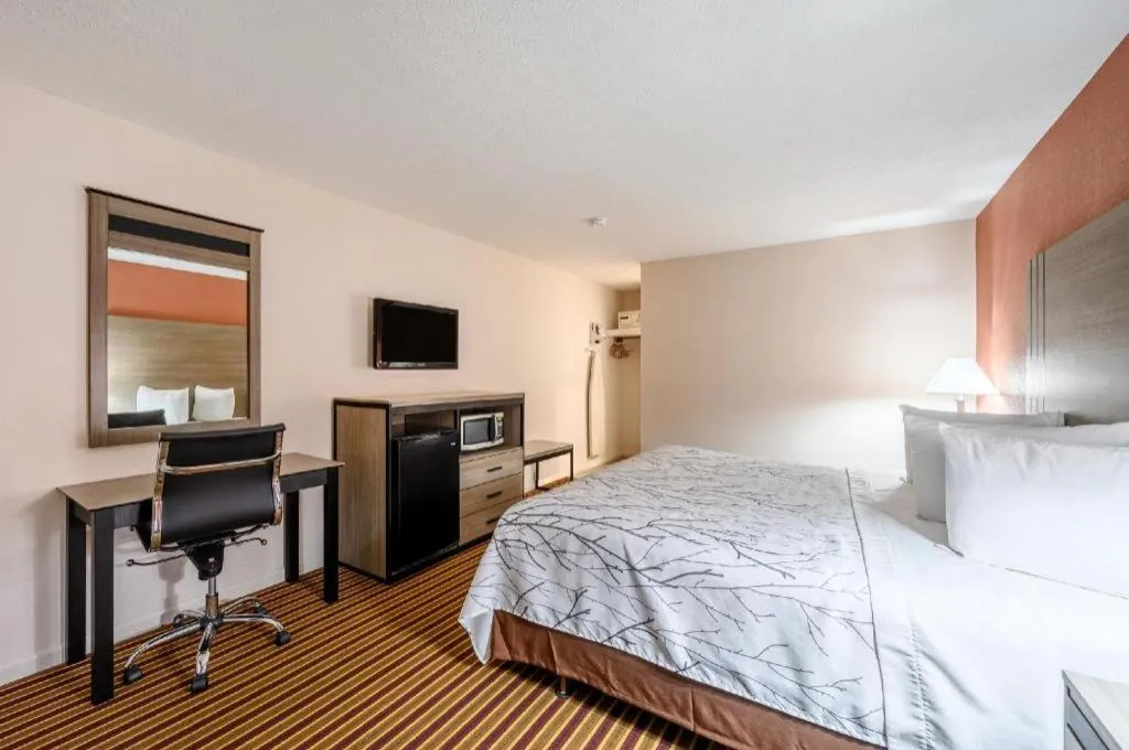 Bed in Americas Best Value Inn Heflin