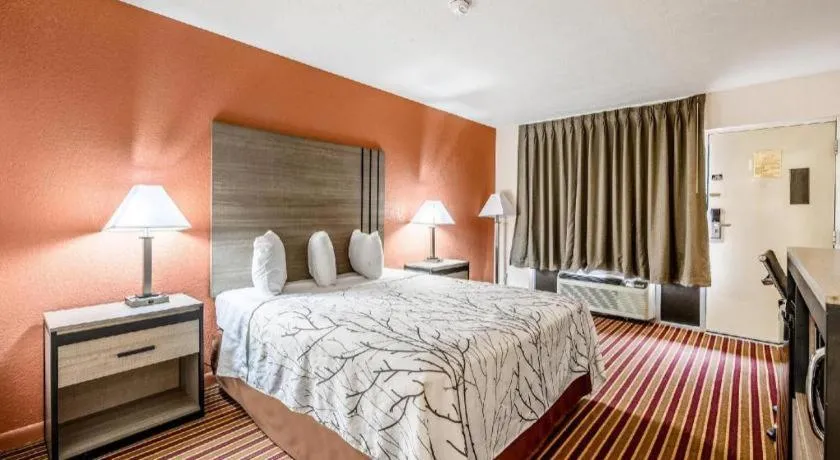 Bed in Americas Best Value Inn Heflin