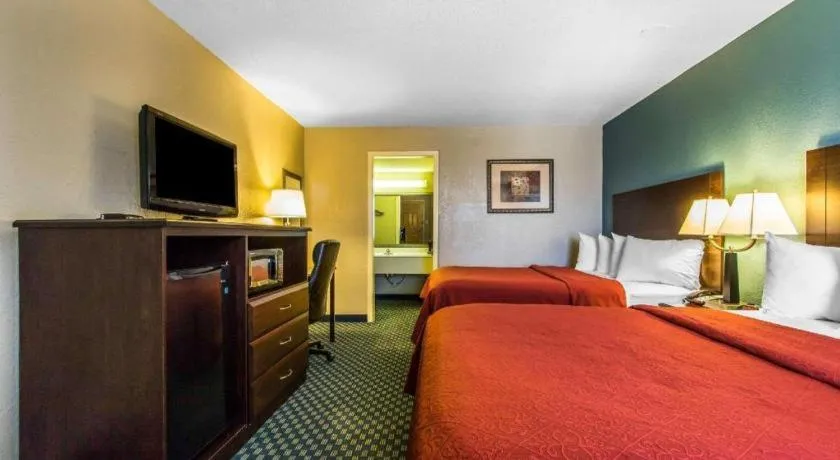 Bed in Quality Inn Duncan HWY 81