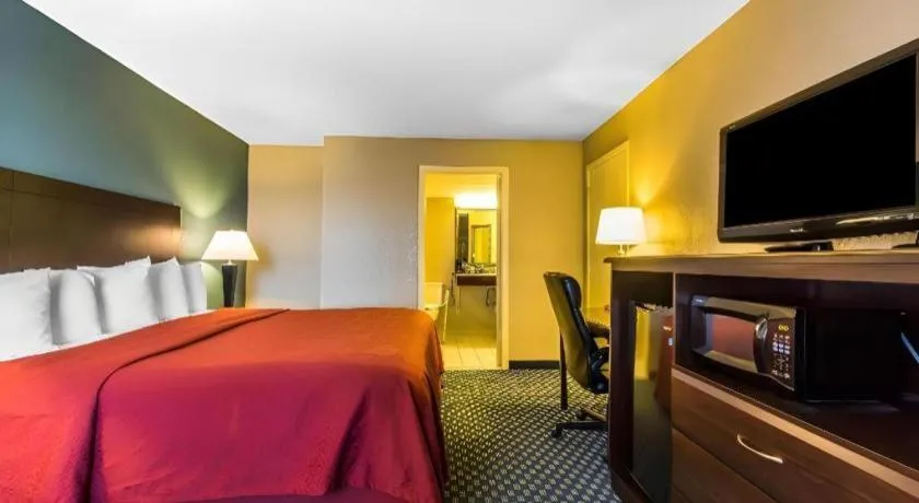 Bed in Quality Inn Duncan HWY 81