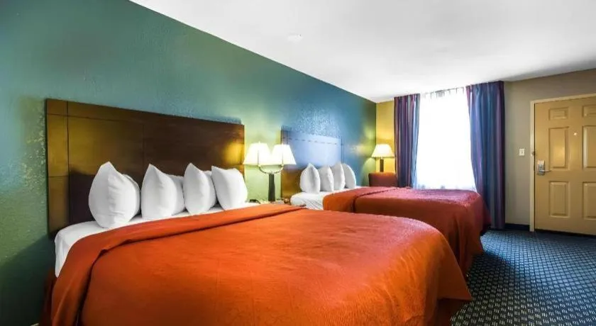 Bed in Quality Inn Duncan HWY 81