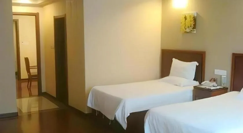 Bed in GreenTree Inn Hotel - Nantong Hongming Plaza