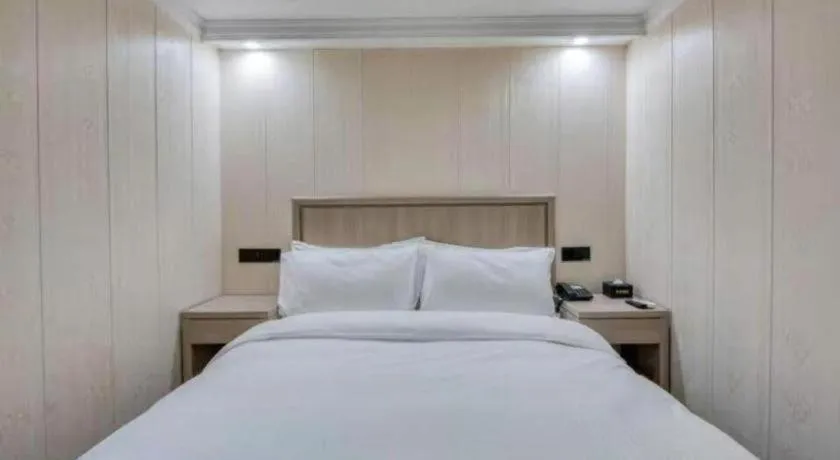 Bed in GreenTree Inn Hotel - Nantong Hongming Plaza
