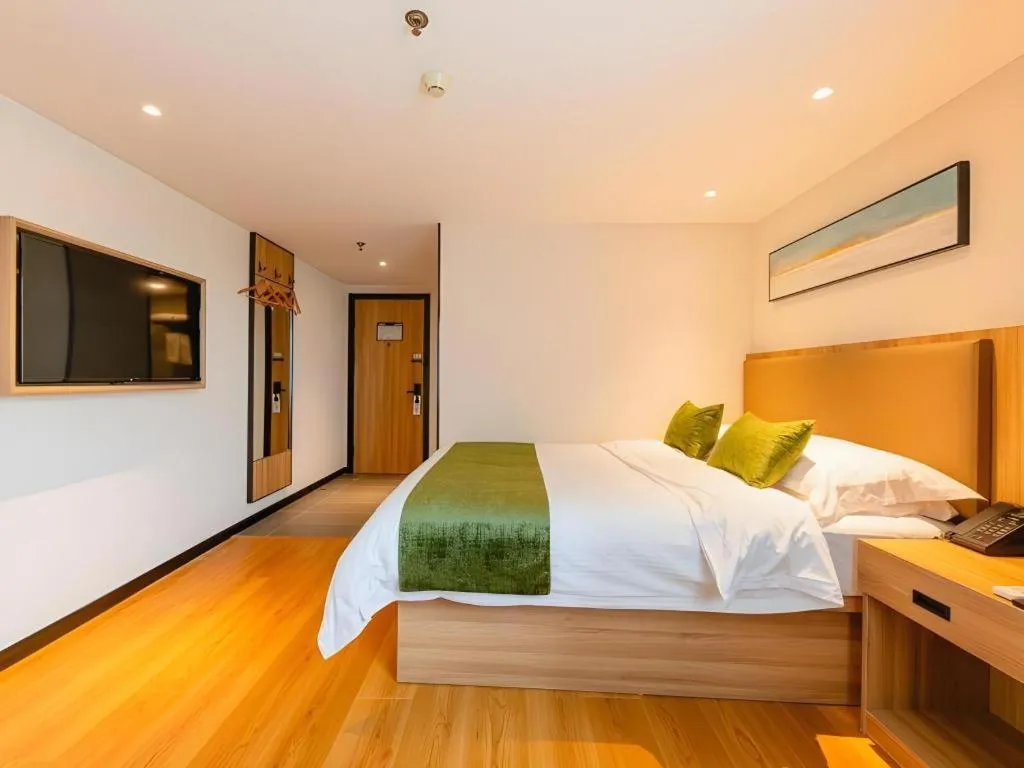 Bed in GreenTree Inn Shanghai Xupu Bridge Hotel