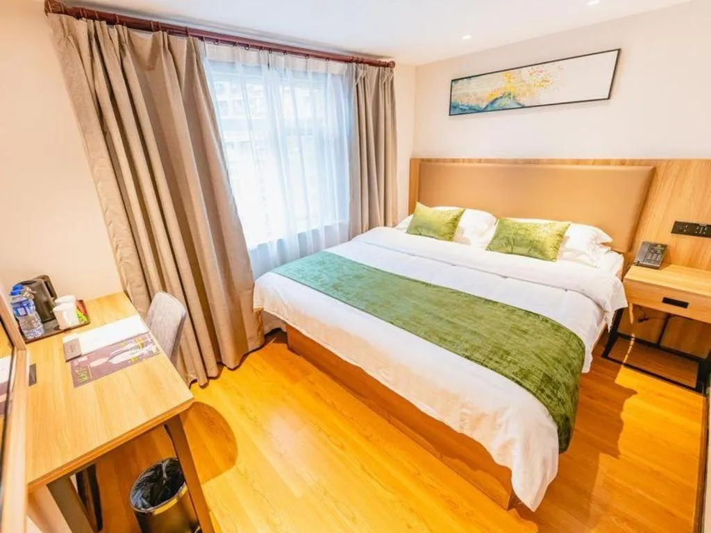 Bed in GreenTree Inn Shanghai Xupu Bridge Hotel