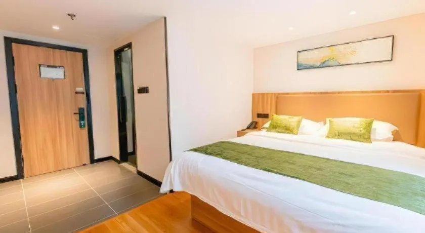 Bed in GreenTree Inn Shanghai Xupu Bridge Hotel