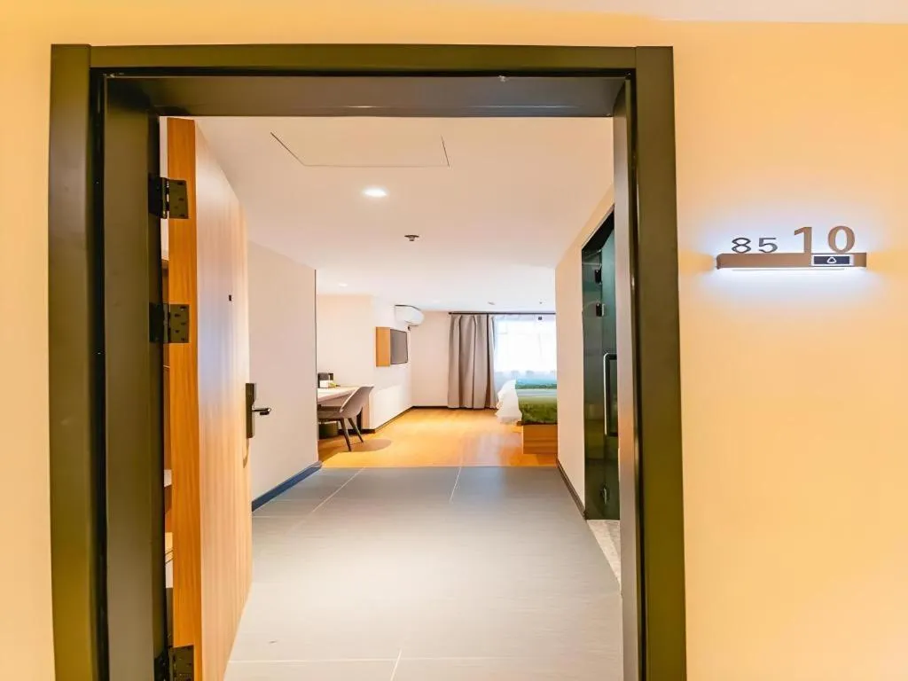 Bed in GreenTree Inn Shanghai Xupu Bridge Hotel