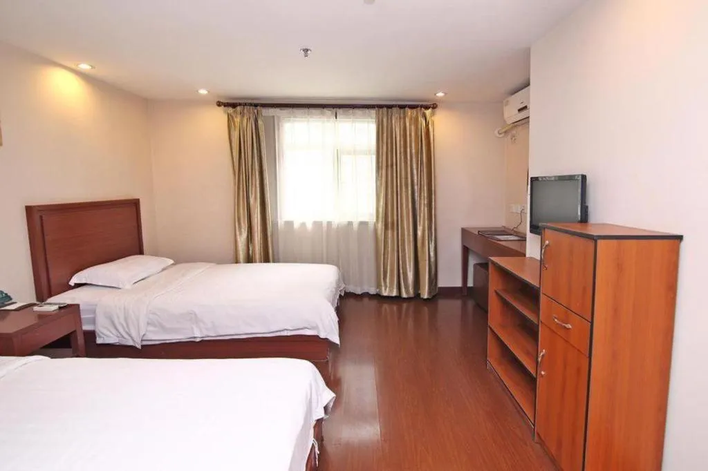Bed in GreenTree Inn Shanghai Xupu Bridge Hotel