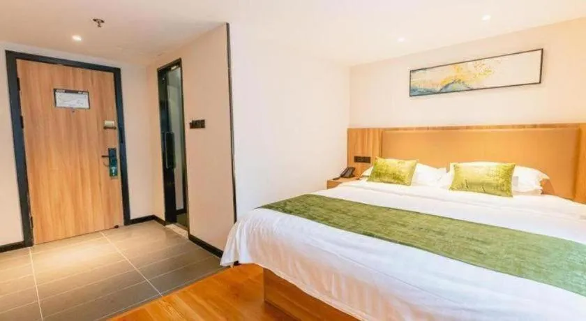 Bed in GreenTree Inn Shanghai Xupu Bridge Hotel