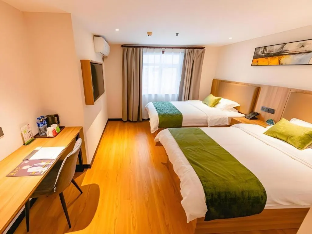 Bed in GreenTree Inn Shanghai Xupu Bridge Hotel