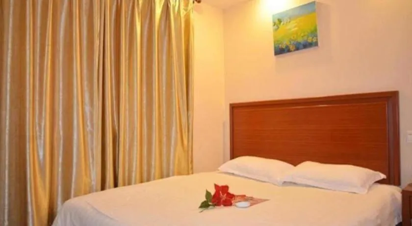 Bed in GreenTree Inn Shanghai Xupu Bridge Hotel
