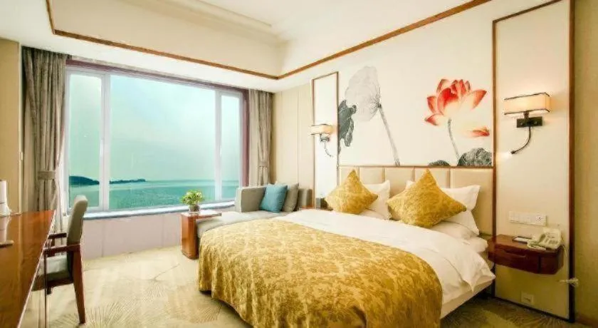 Bed in Golden Bay Hotel Weihai